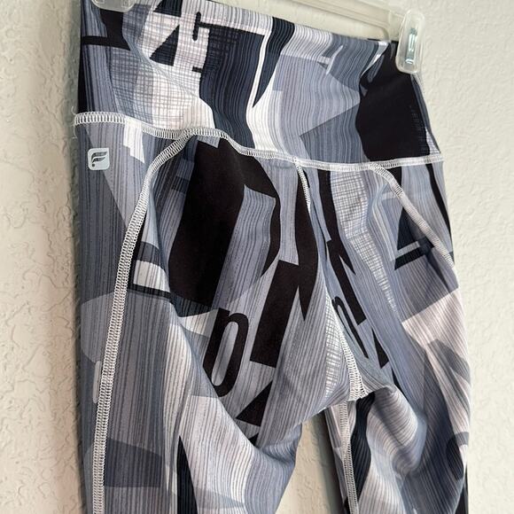 Fabletics Demi Lovato Graphic Print Grey Leggings High Waist Lisette Y2K - Picture 3 of 8